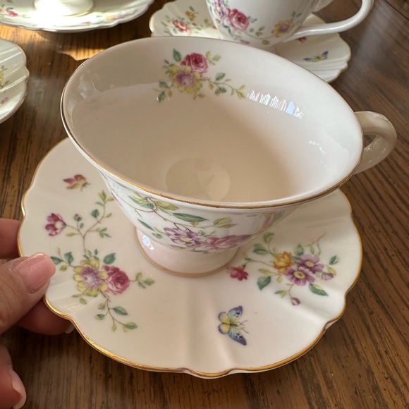Gracie, China, by coastland imports Tea set with floral and butterfly design. - Picture 7 of 7